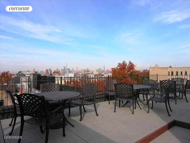 Building Photo - 564 5th St