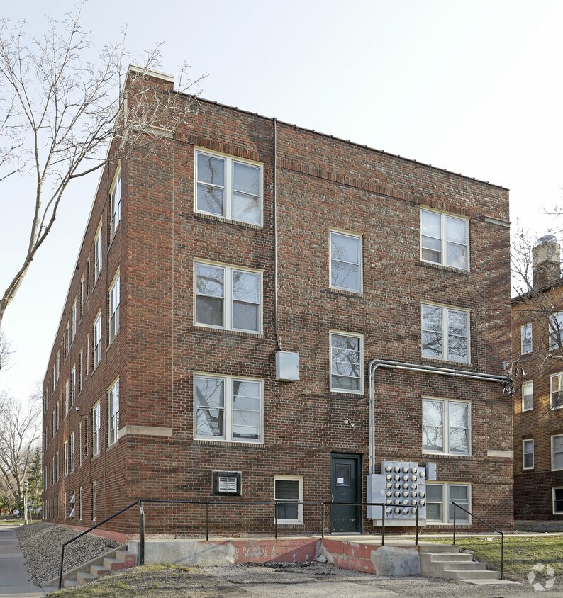 Building Photo - 2284 Highland Pky