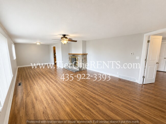 Building Photo - This property offers a NO DEPOSIT option available for qualified renters!