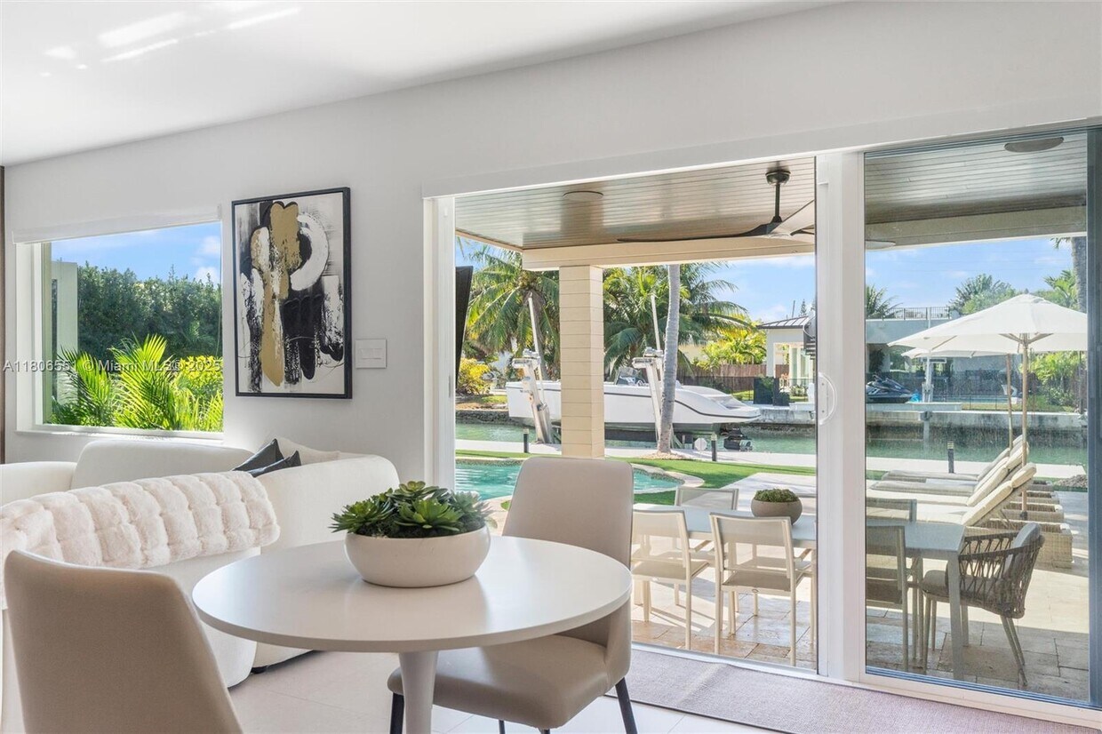 Foto principal - 7810 Hawthorne Ave