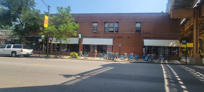 Building Photo - 3420 N Paulina St