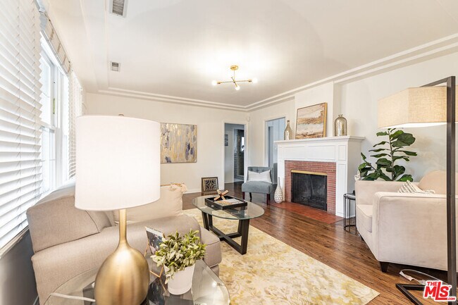 Foto del edificio - 5732 Vesper Ave