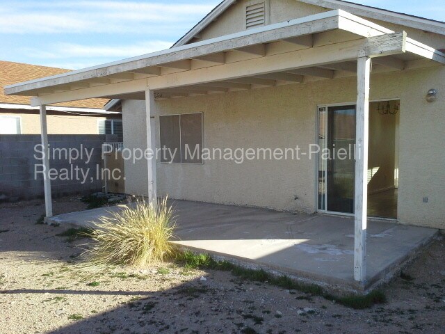 Foto del edificio - Spacious 3 bedroom 2 bathroom!