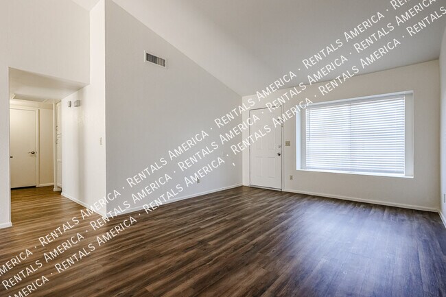 Foto del edificio - 1055 N Recker Rd