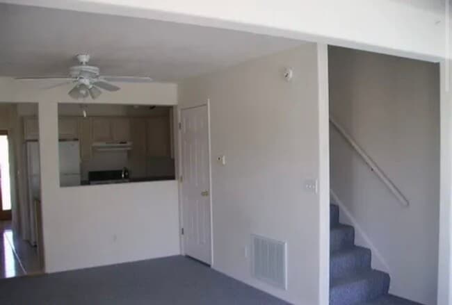 Foto del edificio - 2 story town house