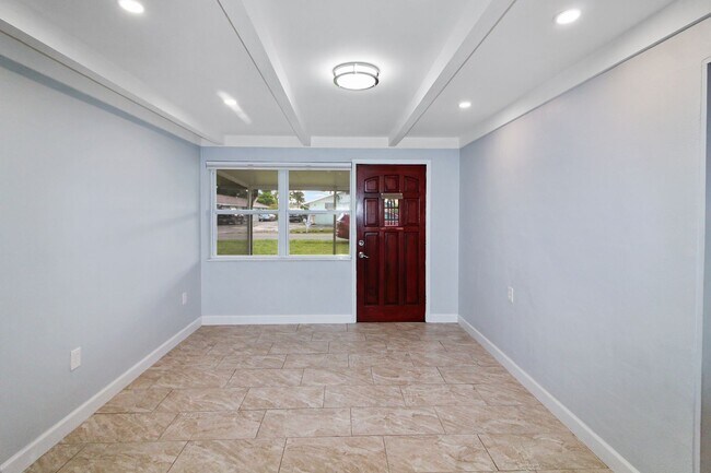 Building Photo - Englewood Annual Home for Rent