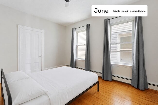 Room in Shared 4 bed/1 bath home - Room in Shared 4 bed/1 bath home