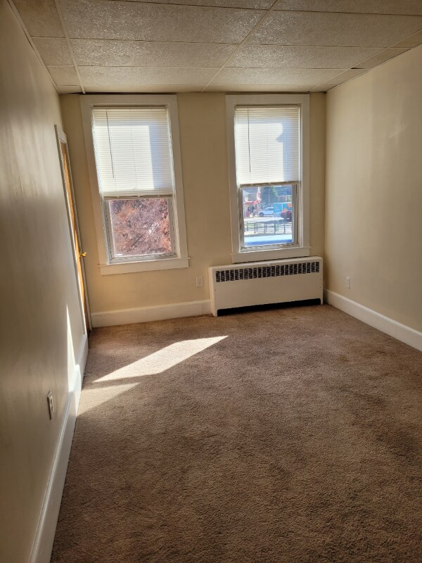 Primary Photo - 7 E Broad St