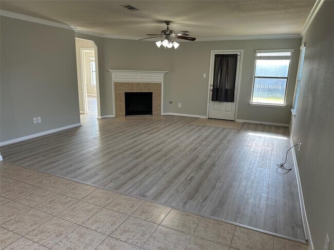 Foto del edificio - 1107 Honeysuckle Vine Dr