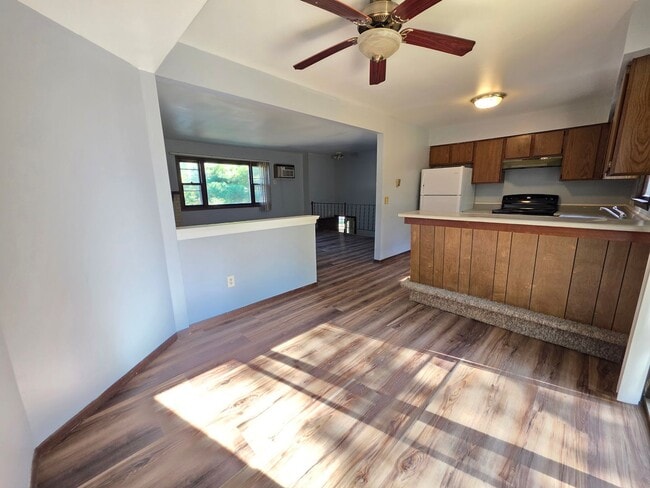 Foto del edificio - 460-462 Pepper Ave