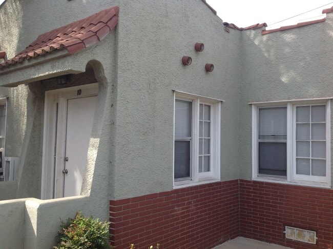 Building Photo - 5212 Fountain Ave