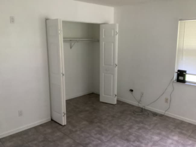 Building Photo - 3957 SW 89th Ave