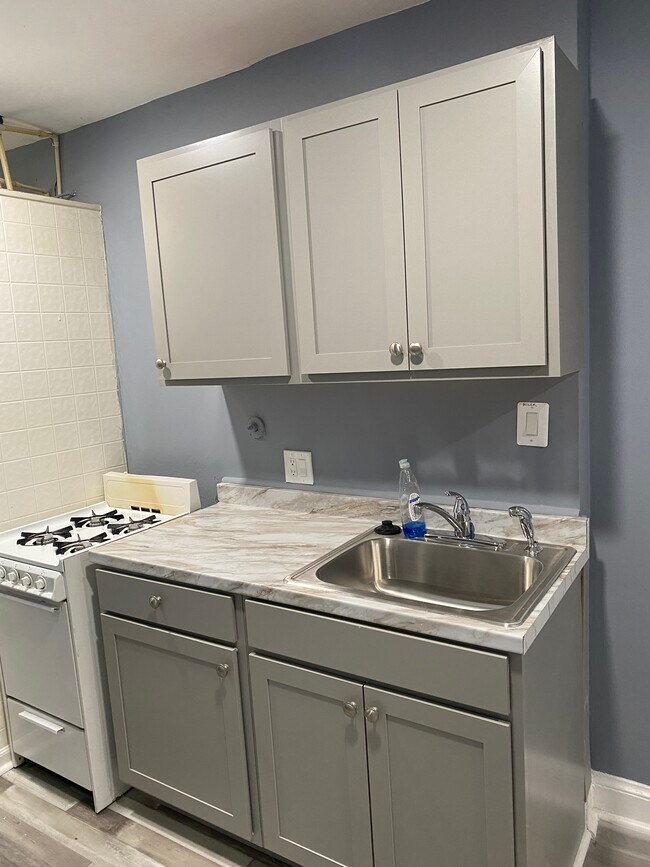 Photo - 628 19th St NE House