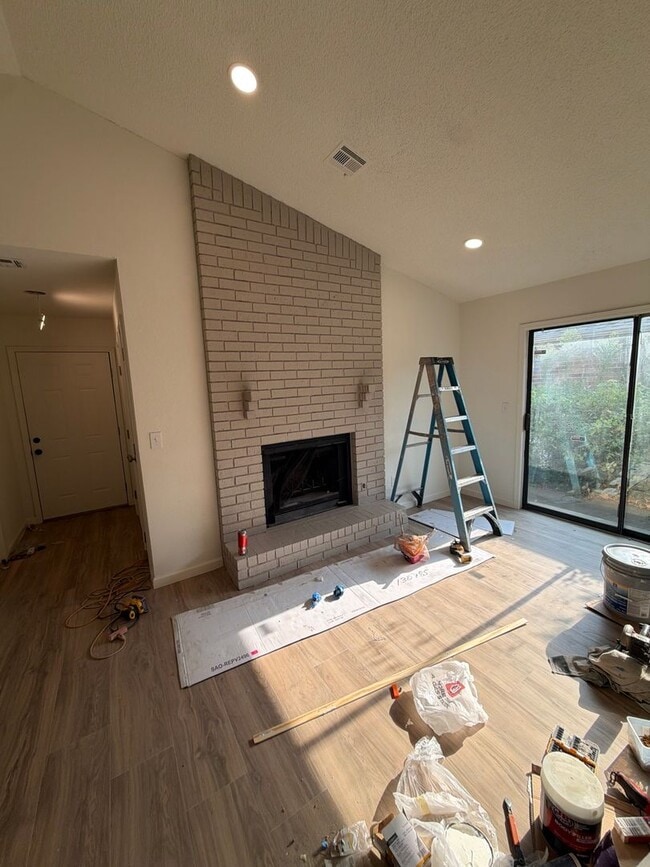 Building Photo - 1807 W 58th St