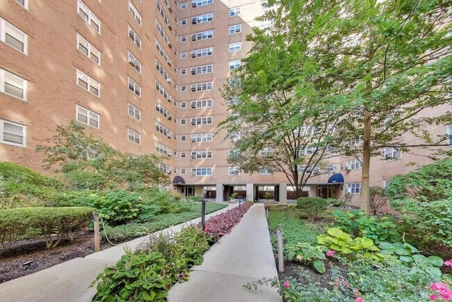 Foto del edificio - 4970 N Marine Dr