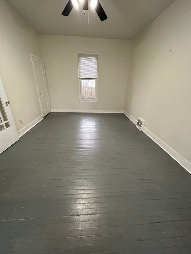 Building Photo - GB - 02 - Duplex
