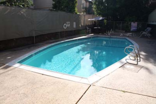 Piscina - The Eagle Apartments
