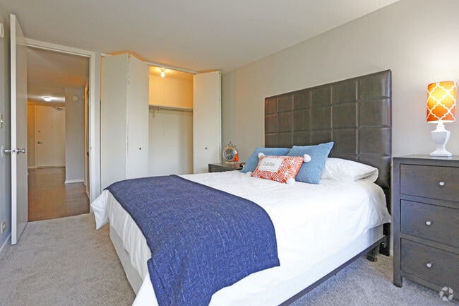 1 BR, 1 BA - bedroom - 7251 At Waters Edge