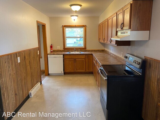 Building Photo - 4 br, 2 bath House - 700 N Genesee St