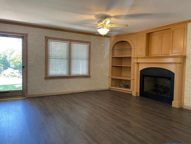 Building Photo - BEAUTIFUL 3 BED, 2 BATH BRICK HOME LOCATED...