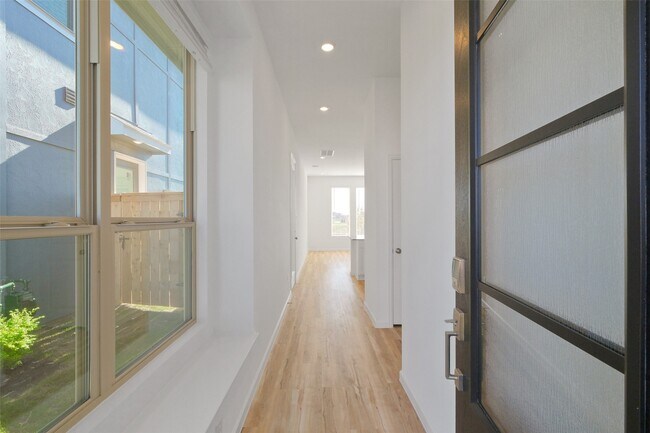 Building Photo - 5562 Amber Brook Ln