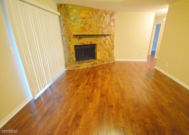 Building Photo - 1204 Lake Valrico Ln