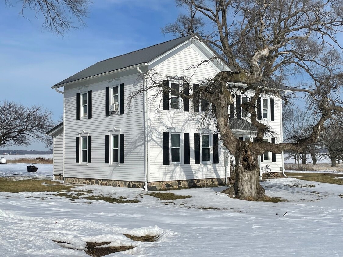 11718 Thayer Rd, Woodstock, IL 60098 House Rental in Woodstock, IL