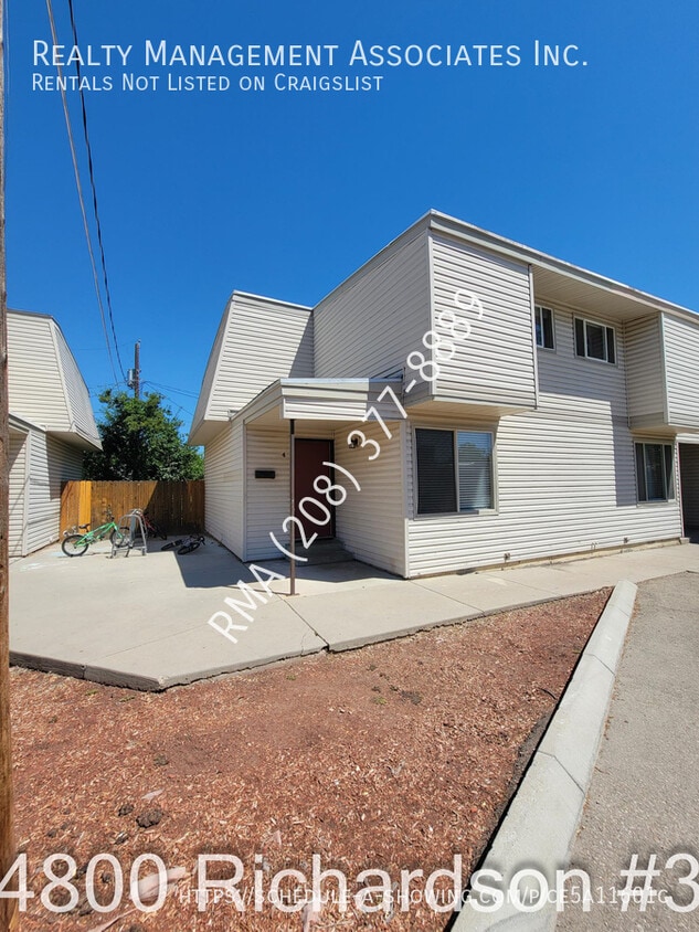 Primary Photo - Great Townhouse Located on The Bench!!!