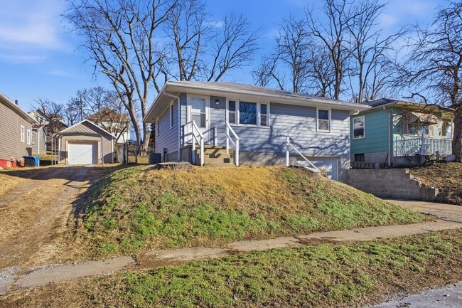 Foto del edificio - Move-In Ready 2 Bedroom Home with Basement Garage