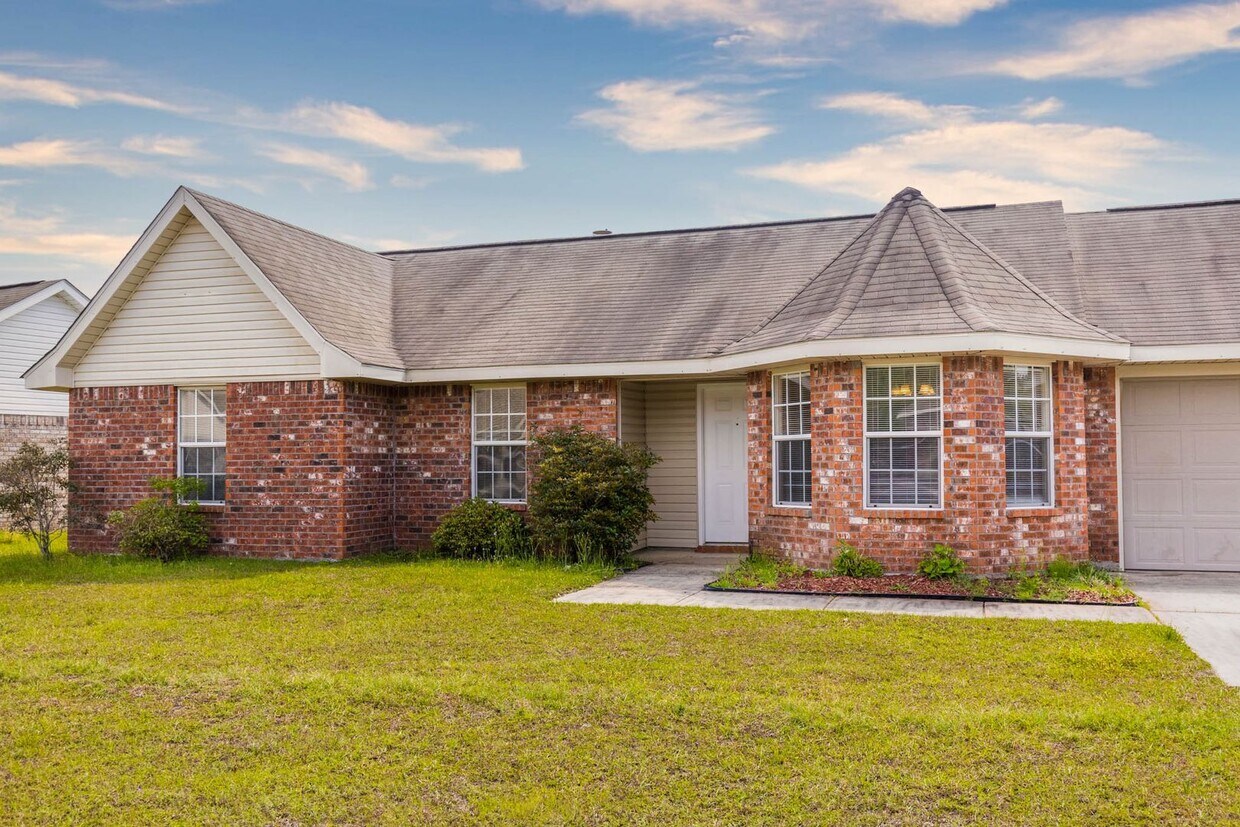 Primary Photo - ST. MARTIN SCHOOL DISTRICT - 3 BED 2 BATH ...