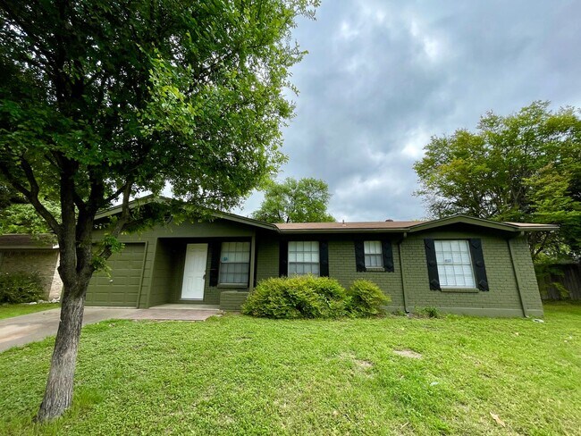 Building Photo - Just updated 3/2 home on a quiet street in...