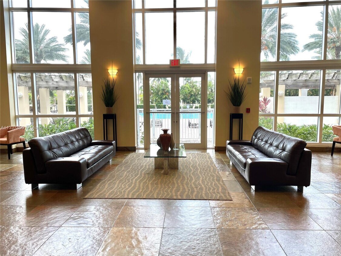 Foto principal - 1745 E Hallandale Beach Blvd