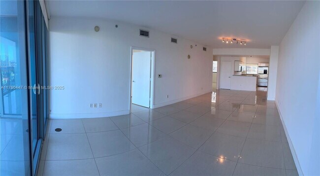 Foto del edificio - 601 NE 36th St