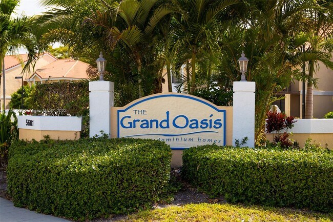 Foto del edificio - 5681 Riverside Dr