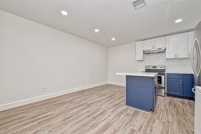 Building Photo - 5609 Denmark St