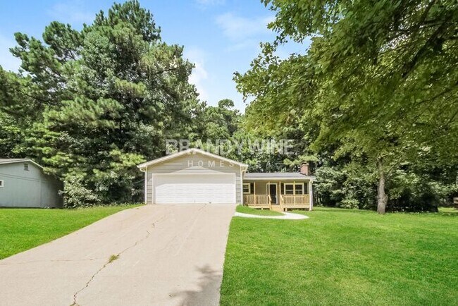 Building Photo - MOVE IN SPECIAL - Available for immediate ...