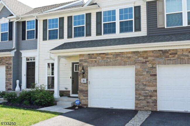 Building Photo - 11 Shadetree Ln