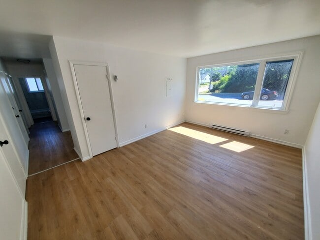Building Photo - 9 Connaught Ave