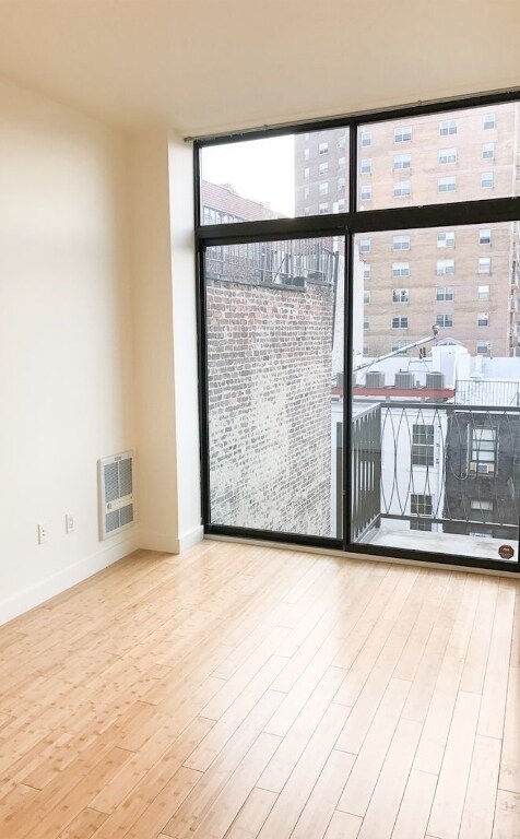 Primary Photo - 92 E 7th St