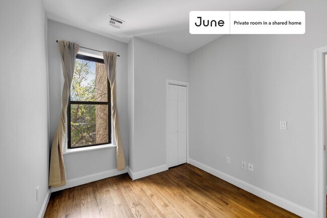 Foto del edificio - Private bedroom in 4 bed/1 bath Home