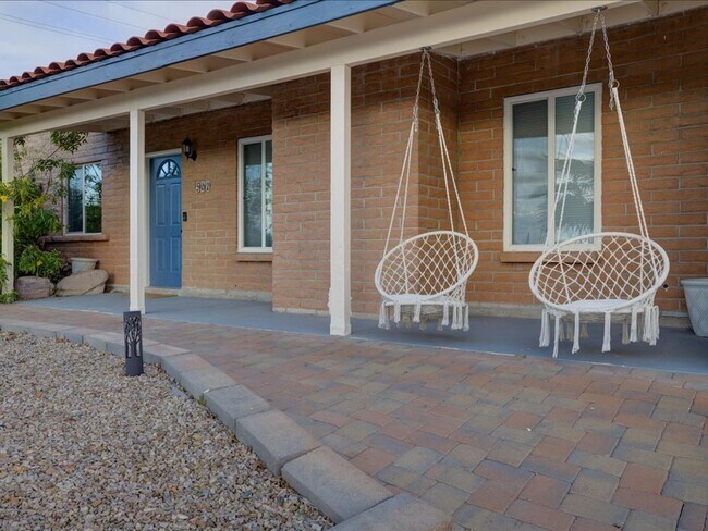 Foto del edificio - 2 Bedroom 2 Bathroom with Solar Panels and Private Pool!