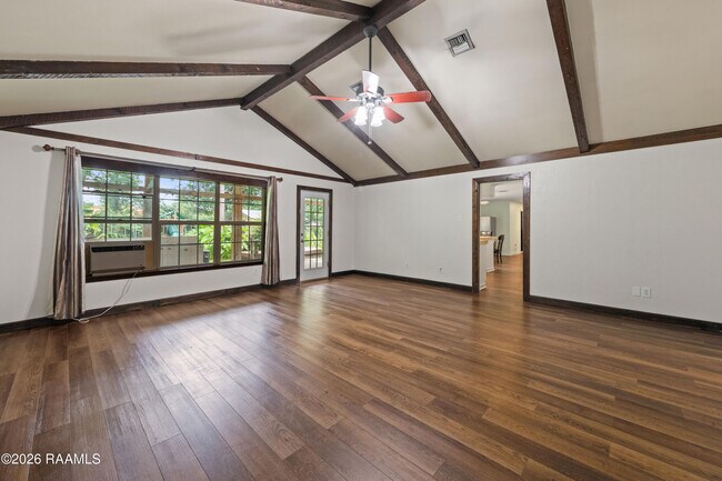 Foto del edificio - 140 Orangewood Dr