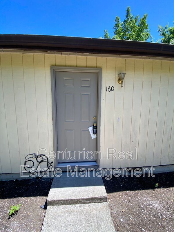 Building Photo - 160 Manbrin DR NE