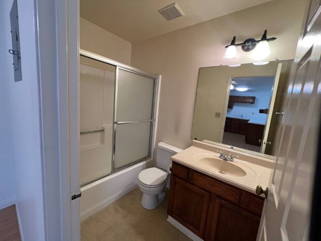 Foto del edificio - 625 E Cypress Ave