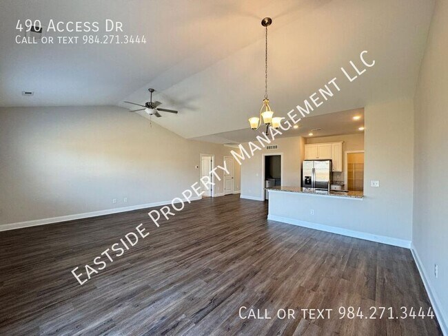 Foto del edificio - 490 Access Dr