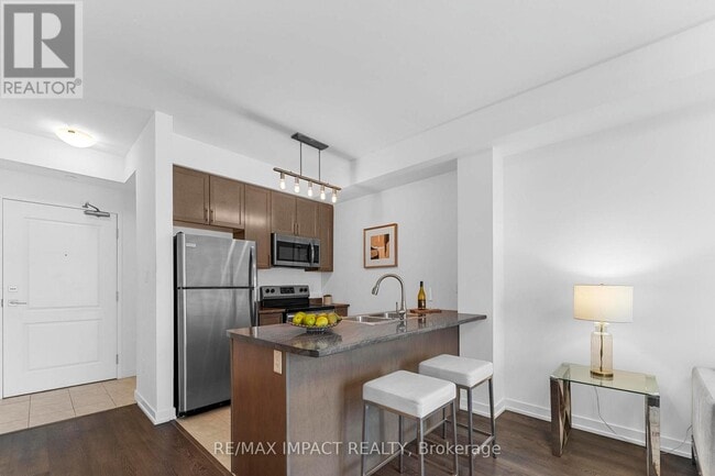 Building Photo - 125-125 Shoreview Pl