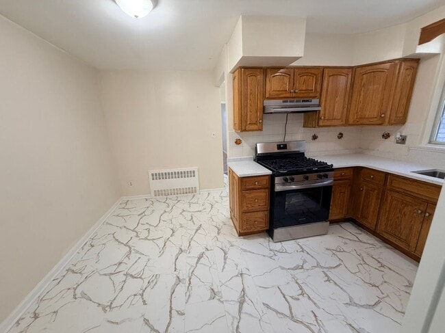 Building Photo - 2076 E 63rd St