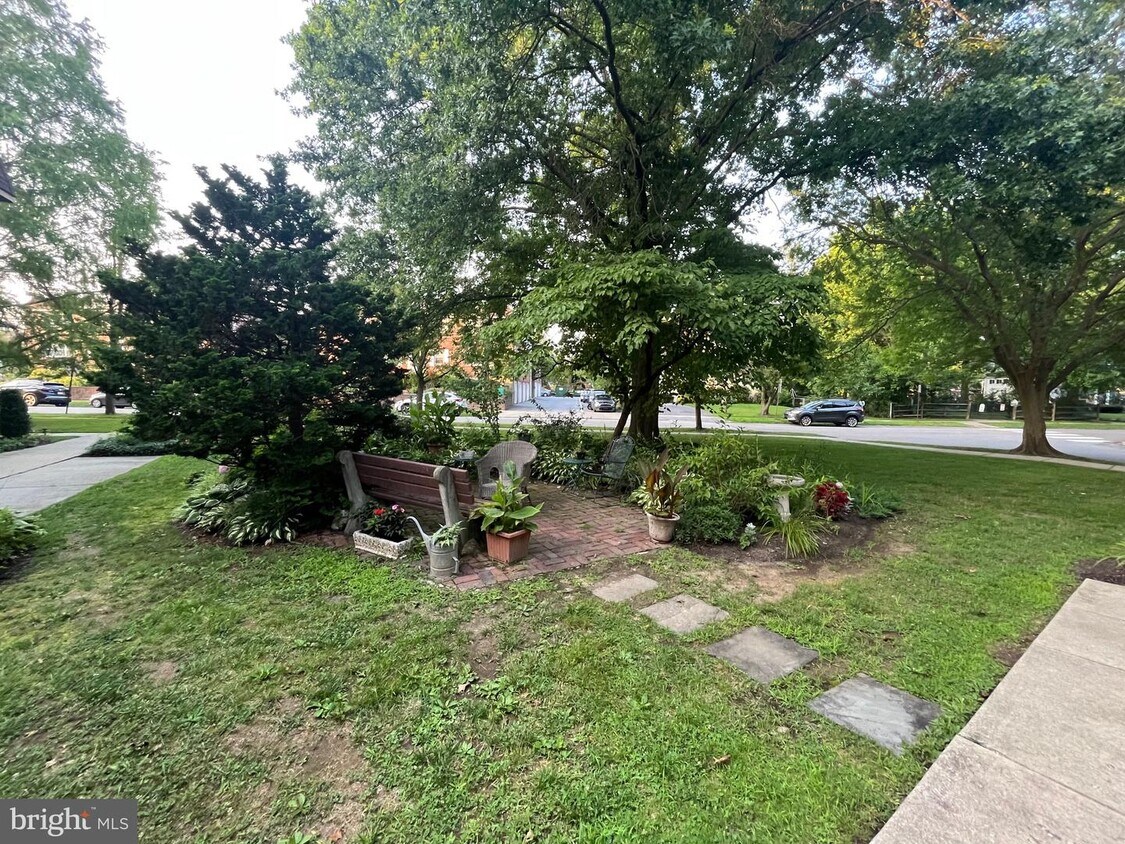 Primary Photo - 100 Rutgers Ave