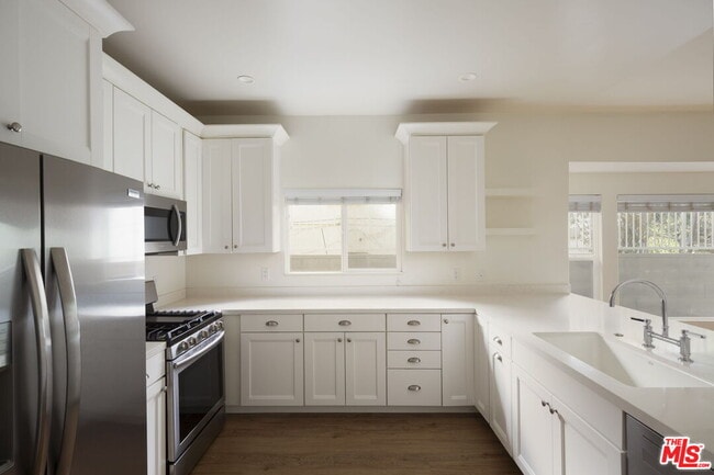 Foto del edificio - 727 N La Fayette Park Pl