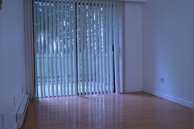 Photo du bâtiment - 2690 Kingsford Av